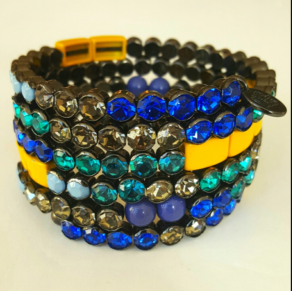 Memory wire rhinestones bracelet